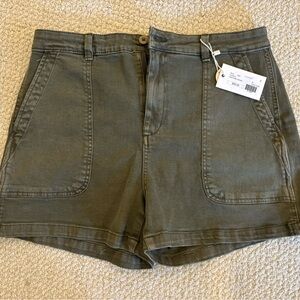 NWT Dex Green Women’s High Rise Shorts Size 32